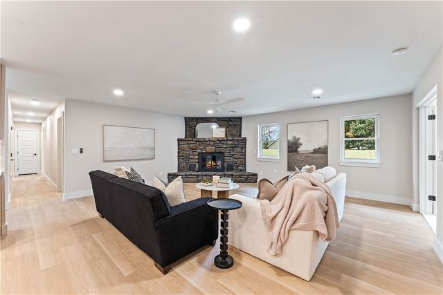 2110 SE 16th Street, Bentonville, AR 72712