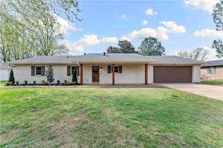 2110 SE 16th Street, Bentonville, AR 72712