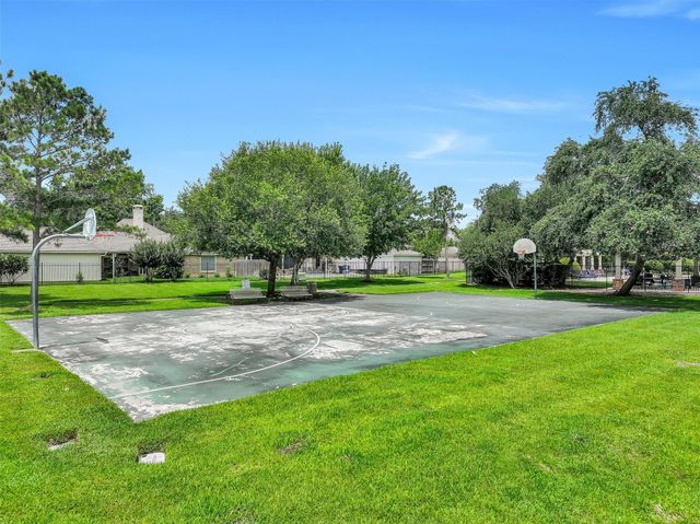 3105 Autumn Leaf Drive, Friendswood, TX 77546
