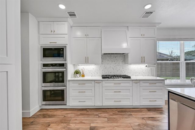 3105 Autumn Leaf Drive, Friendswood, TX 77546