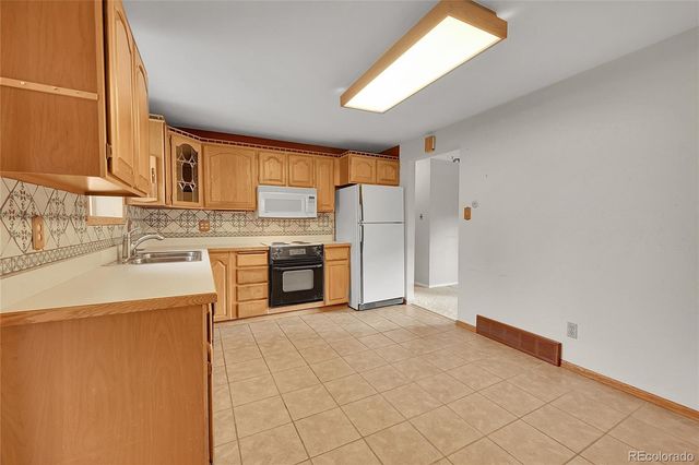 9083 W Iowa Avenue, Lakewood, CO 80232