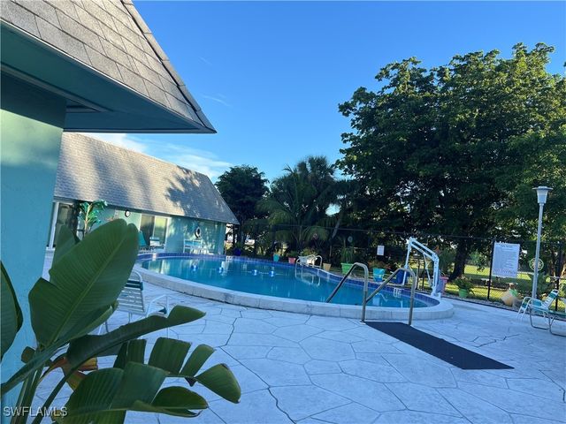 120 Grassy Key LN 38, Naples, FL 34114