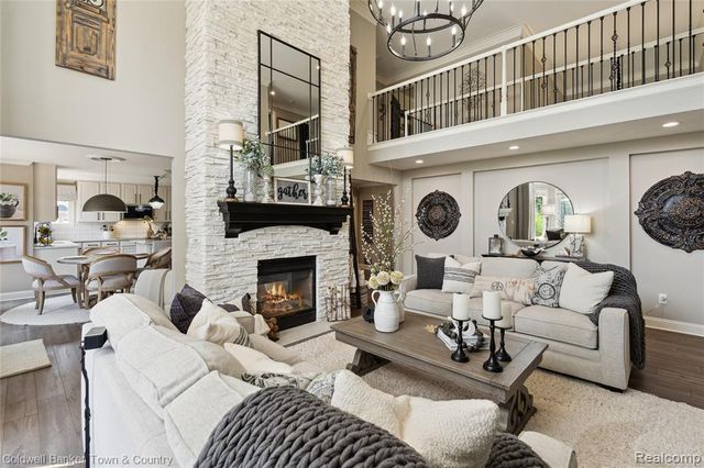 324 Nairn Circle, Highland, MI 48357