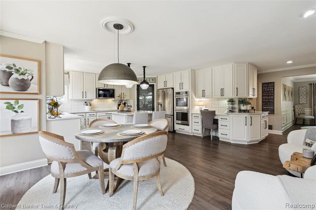 324 Nairn Circle, Highland, MI 48357