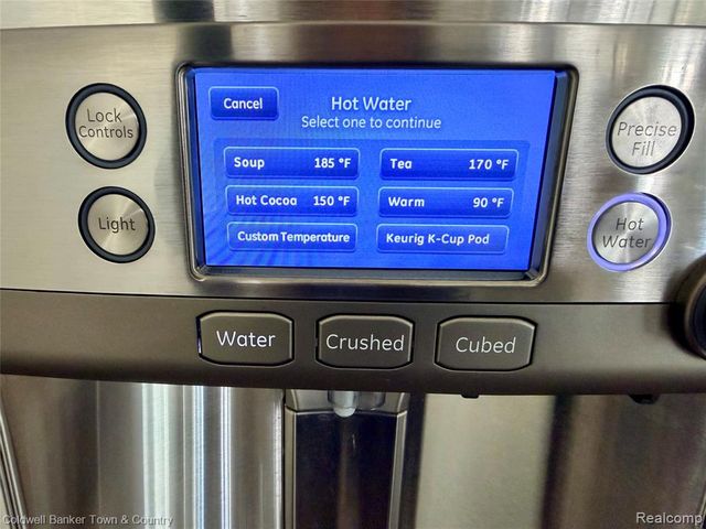 324 Nairn Circle, Highland, MI 48357