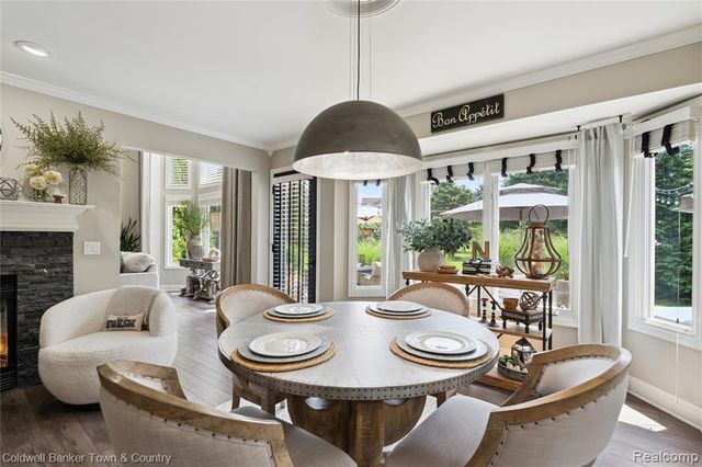 324 Nairn Circle, Highland, MI 48357