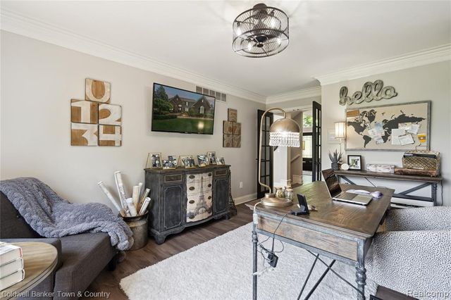 324 Nairn Circle, Highland, MI 48357