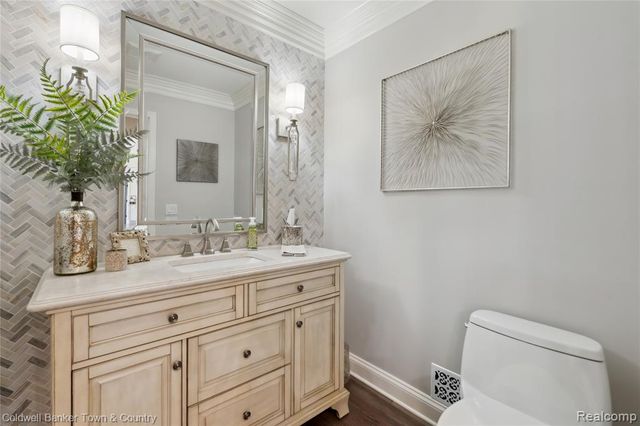 324 Nairn Circle, Highland, MI 48357