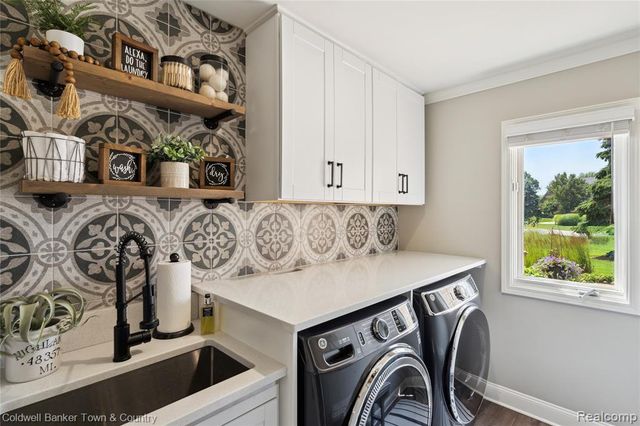 324 Nairn Circle, Highland, MI 48357