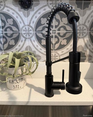 324 Nairn Circle, Highland, MI 48357