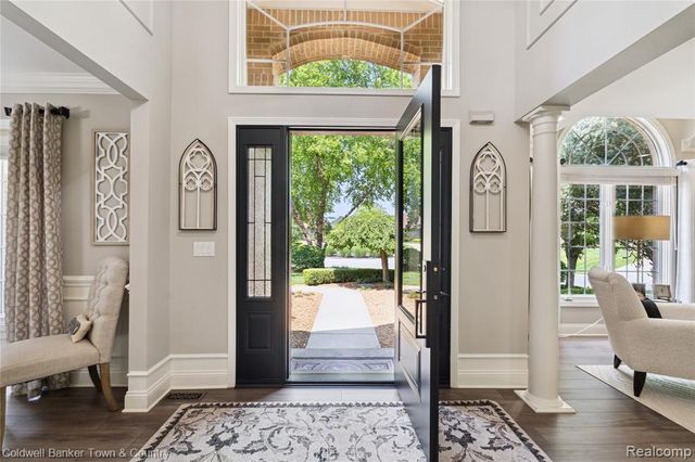 324 Nairn Circle, Highland, MI 48357