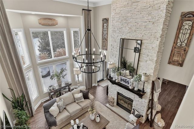 324 Nairn Circle, Highland, MI 48357