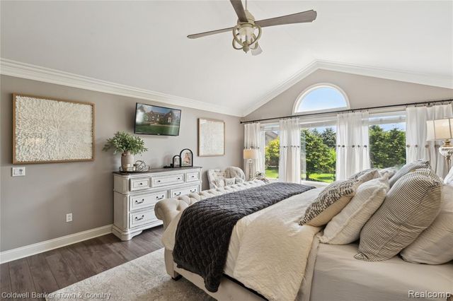 324 Nairn Circle, Highland, MI 48357