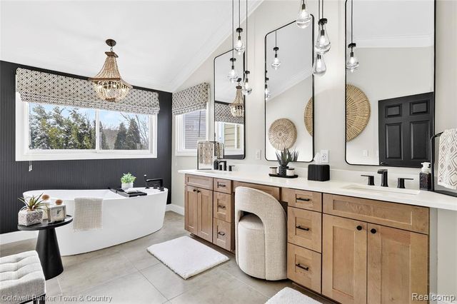 324 Nairn Circle, Highland, MI 48357