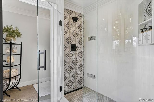 324 Nairn Circle, Highland, MI 48357