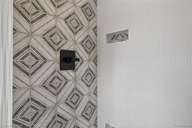 324 Nairn Circle, Highland, MI 48357