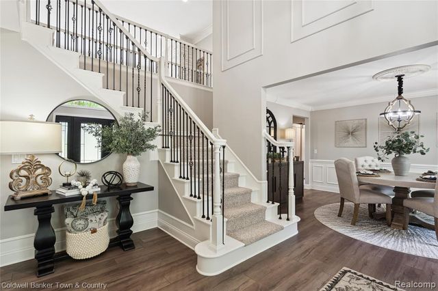 324 Nairn Circle, Highland, MI 48357