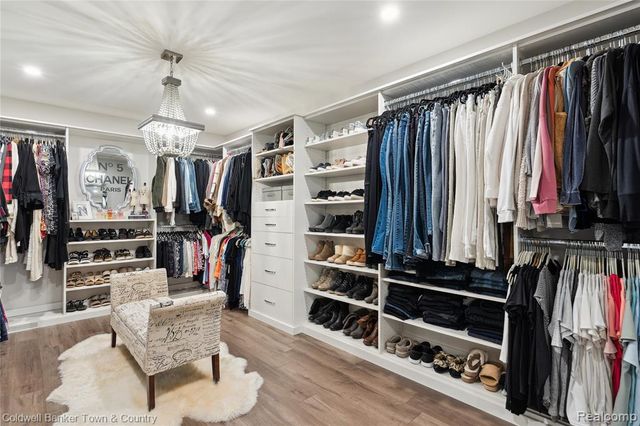 324 Nairn Circle, Highland, MI 48357