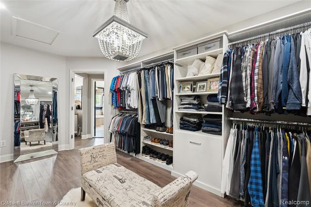 324 Nairn Circle, Highland, MI 48357