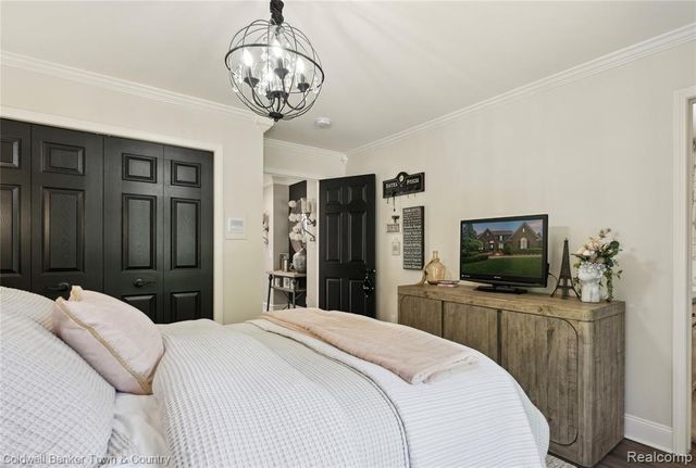 324 Nairn Circle, Highland, MI 48357