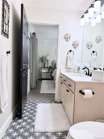 324 Nairn Circle, Highland, MI 48357