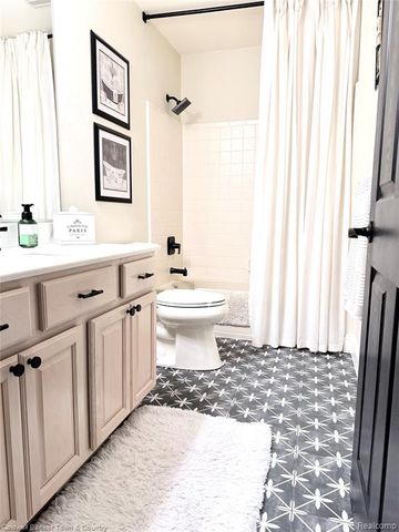 324 Nairn Circle, Highland, MI 48357