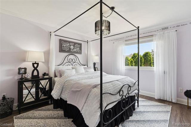 324 Nairn Circle, Highland, MI 48357