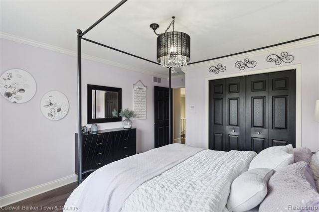 324 Nairn Circle, Highland, MI 48357