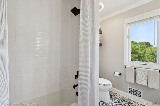 324 Nairn Circle, Highland, MI 48357