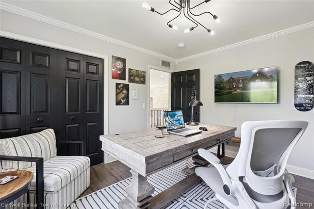 324 Nairn Circle, Highland, MI 48357