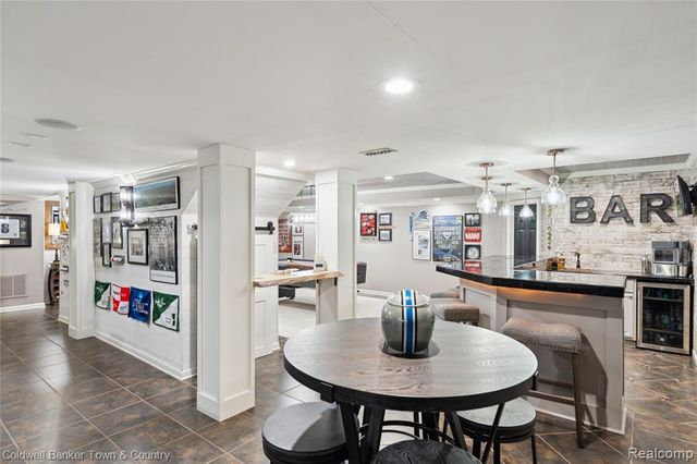 324 Nairn Circle, Highland, MI 48357