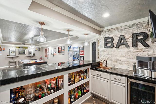 324 Nairn Circle, Highland, MI 48357