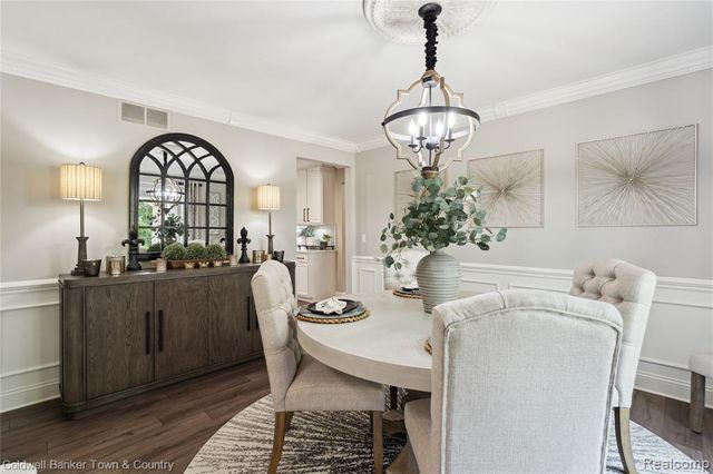 324 Nairn Circle, Highland, MI 48357