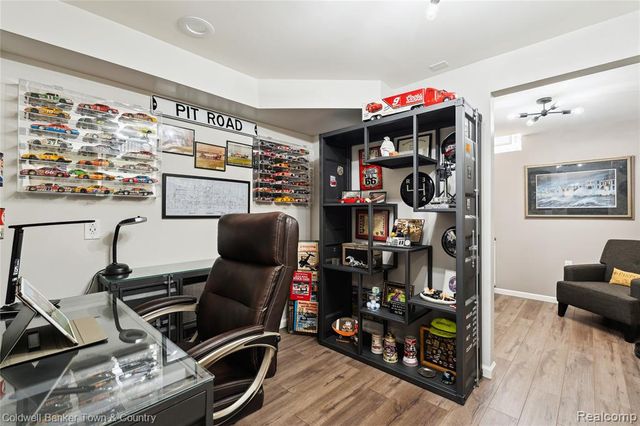 324 Nairn Circle, Highland, MI 48357