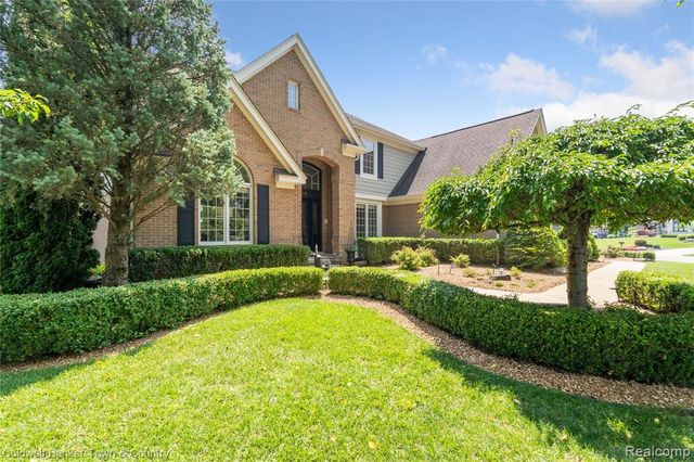 324 Nairn Circle, Highland, MI 48357