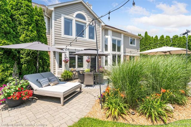 324 Nairn Circle, Highland, MI 48357