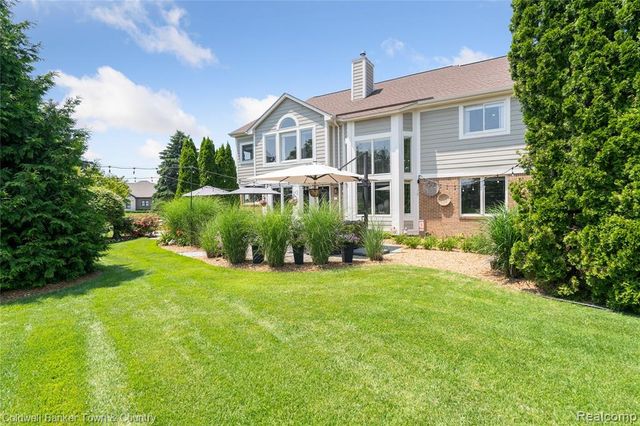 324 Nairn Circle, Highland, MI 48357