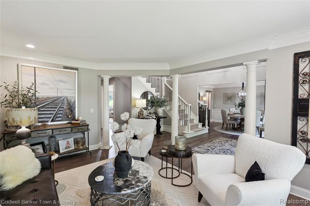 324 Nairn Circle, Highland, MI 48357