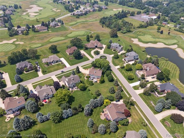 324 Nairn Circle, Highland, MI 48357