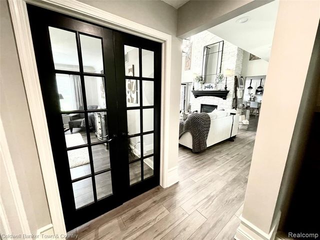 324 Nairn Circle, Highland, MI 48357