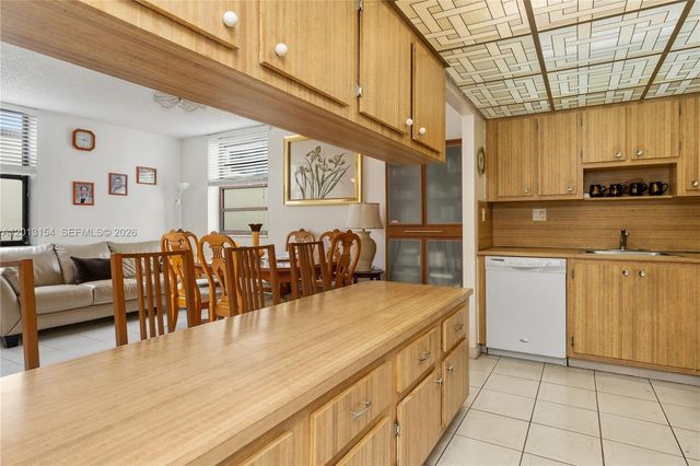 20401 NE 30th Ave 416-8, Aventura, FL 33180
