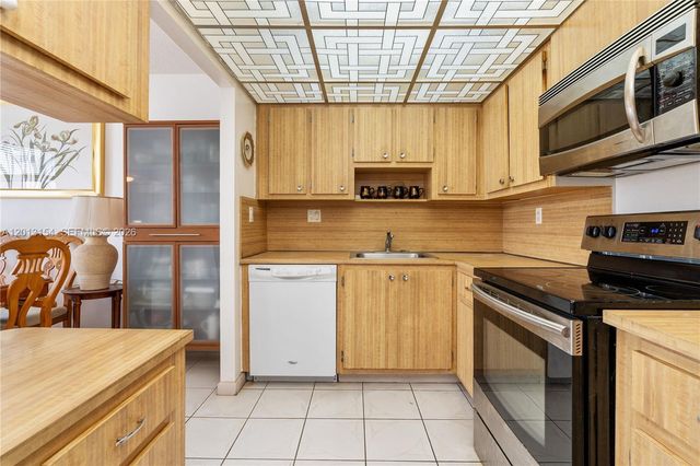 20401 NE 30th Ave 416-8, Aventura, FL 33180