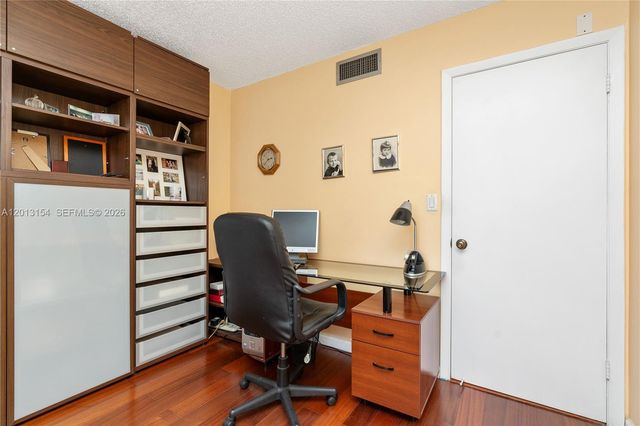 20401 NE 30th Ave 416-8, Aventura, FL 33180