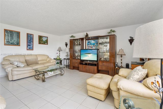 20401 NE 30th Ave 416-8, Aventura, FL 33180