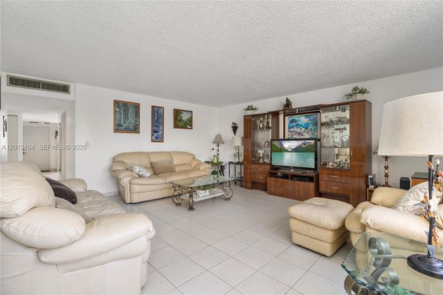 20401 NE 30th Ave 416-8, Aventura, FL 33180