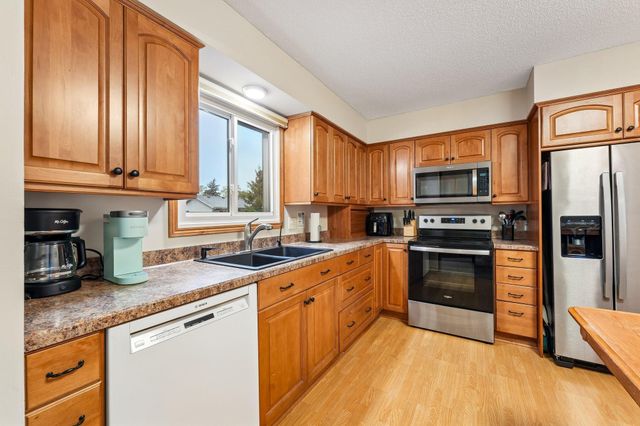 810 Clearbrook Lane, Vadnais Heights, MN 55127
