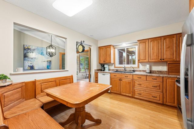 810 Clearbrook Lane, Vadnais Heights, MN 55127