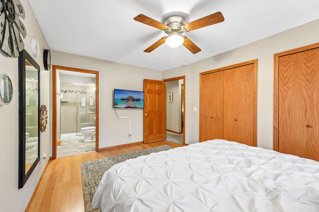 810 Clearbrook Lane, Vadnais Heights, MN 55127