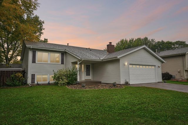 810 Clearbrook Lane, Vadnais Heights, MN 55127