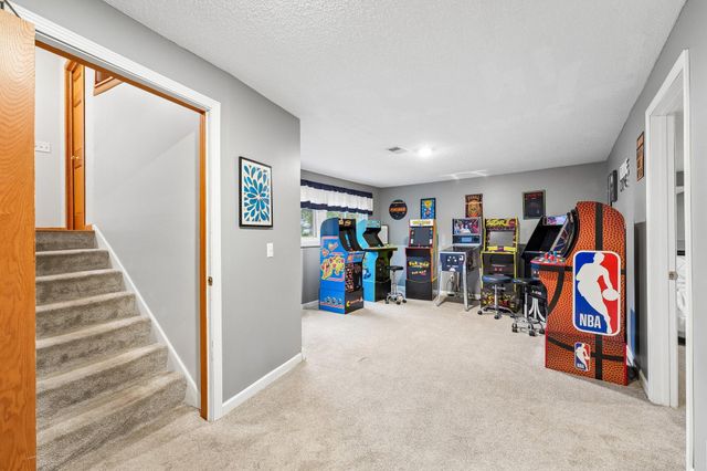 810 Clearbrook Lane, Vadnais Heights, MN 55127